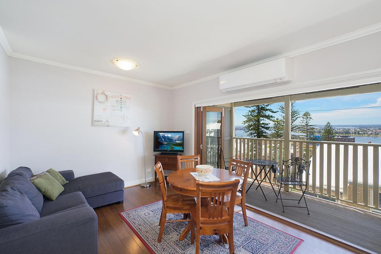 Newcastle Short Stay Accommodation - Vista Apartment Bagian luar foto