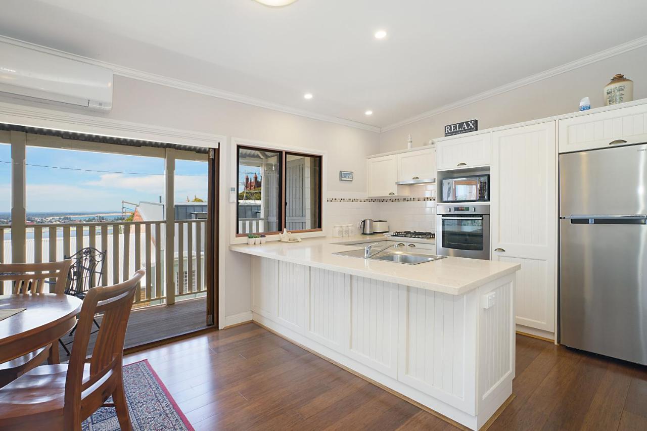 Newcastle Short Stay Accommodation - Vista Apartment Bagian luar foto