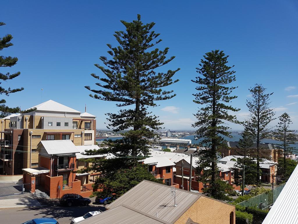 Newcastle Short Stay Accommodation - Vista Apartment Bagian luar foto