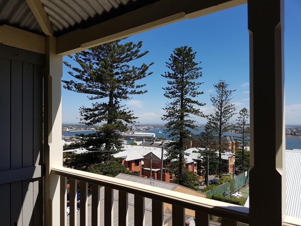 Newcastle Short Stay Accommodation - Vista Apartment Bagian luar foto