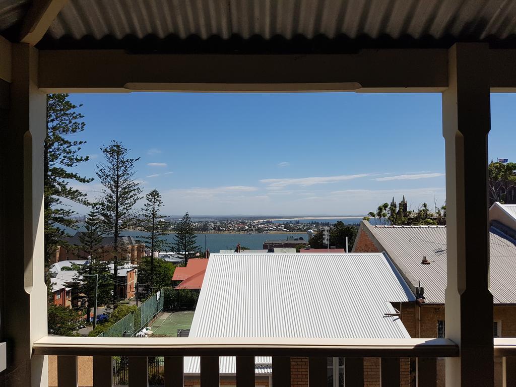 Newcastle Short Stay Accommodation - Vista Apartment Bagian luar foto